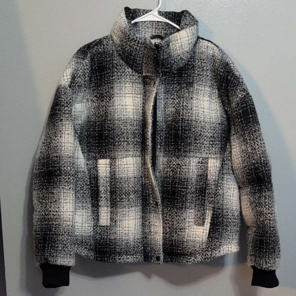 CLEARANCE!!! Women's Levi's Wool Puffer Jacket Size medium - Picture 1 of 13